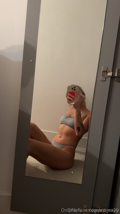 Nahá fotka uniklých OnlyFans od Evierayy