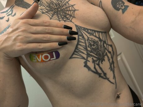 Alasti lekkinud OnlyFans-i pilt Astridarcane