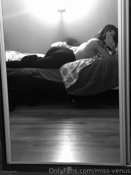 Обнаженная фотография утечки OnlyFans от Miss Venus