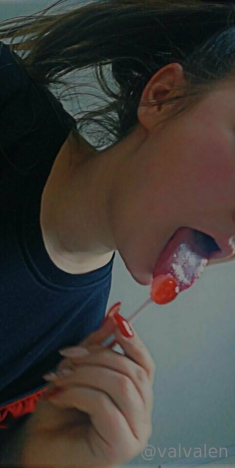 Обнаженная фотография утечки OnlyFans от Valvalen