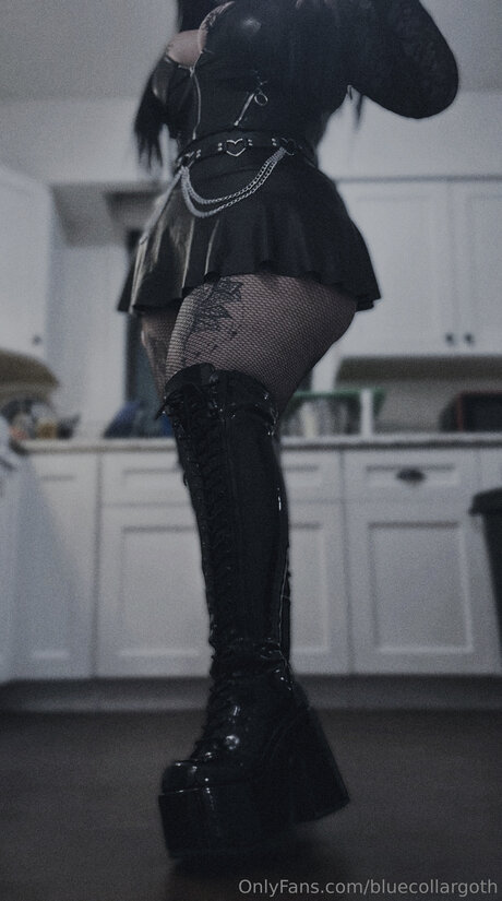 Bluecollargoth