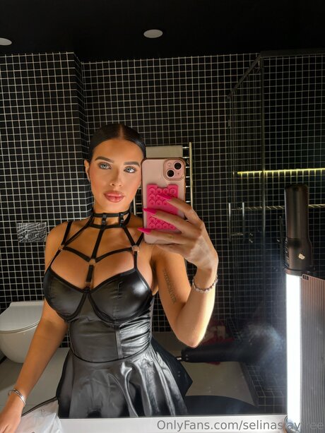 Nacktes geleaktes OnlyFans-Foto von Selinaslayfree