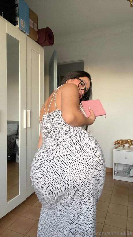 Naken lekkede OnlyFans-bilde av Shhhjuliiie