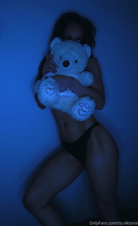 Naken läckt OnlyFans-bild av To Viktoria