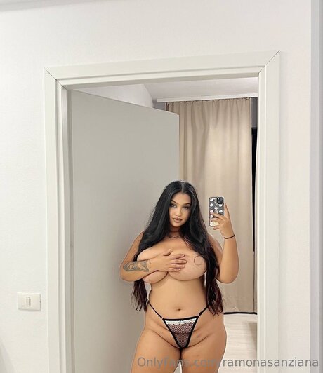 Naken läckt OnlyFans-bild av Ramonasanziana