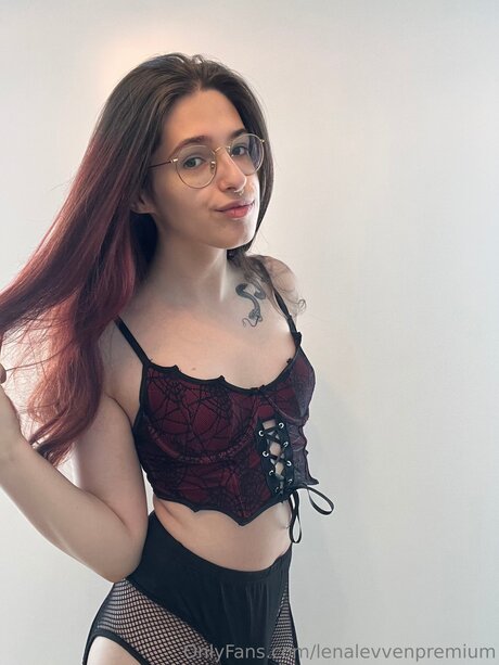 Обнаженная фотография утечки OnlyFans от Lenalevvenxo