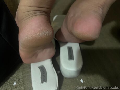 Naakte gelekte OnlyFans-foto van Bigthicsoles