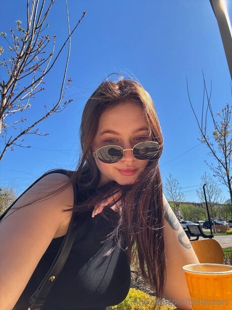 Alaston vuotanut OnlyFans-kuva Bellastars