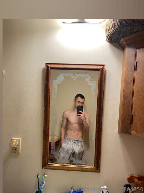 Alaston vuotanut OnlyFans-kuva U127804850