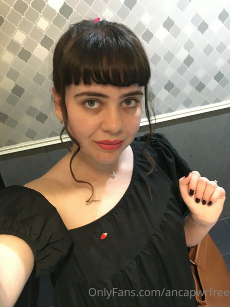 Naken läckt OnlyFans-bild av Ancapwrfree