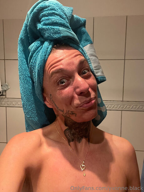 Foto di nudo di fuga di OnlyFans di Yvonne Black