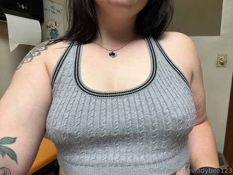Alaston vuotanut OnlyFans-kuva Ladybee123