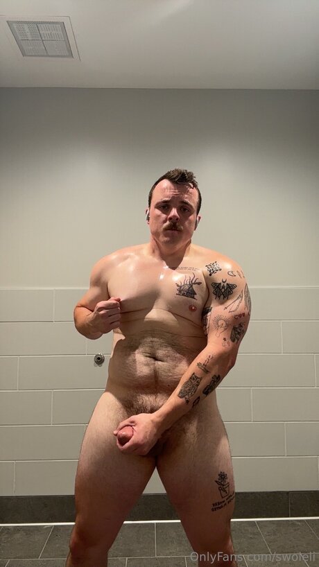 Обнаженная фотография утечки OnlyFans от Swoleli