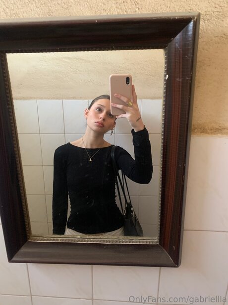 Nacktes geleaktes OnlyFans-Foto von Gabriellla