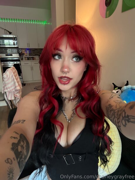 Naakte gelekte OnlyFans-foto van Charleygrayfree