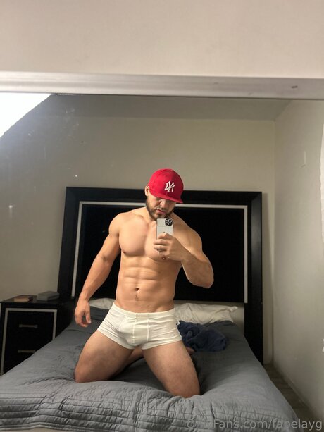 Naakte gelekte OnlyFans-foto van Fabelayg