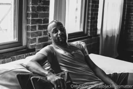Photo nue de fuite OnlyFans de Allblacklivesmatter