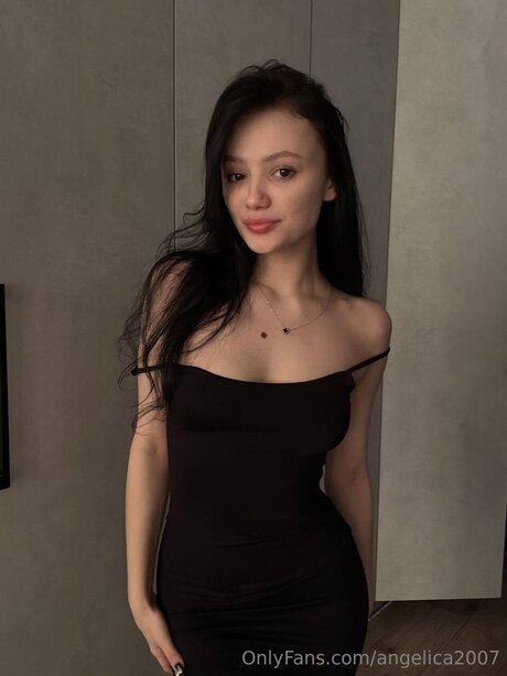 Alaston vuotanut OnlyFans-kuva Angelikalust
