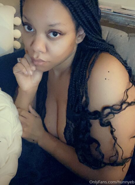 Photo nue de fuite OnlyFans de Hunnyeb