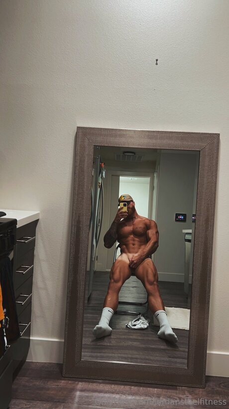 Naken läckt OnlyFans-bild av Jordansteelfitness