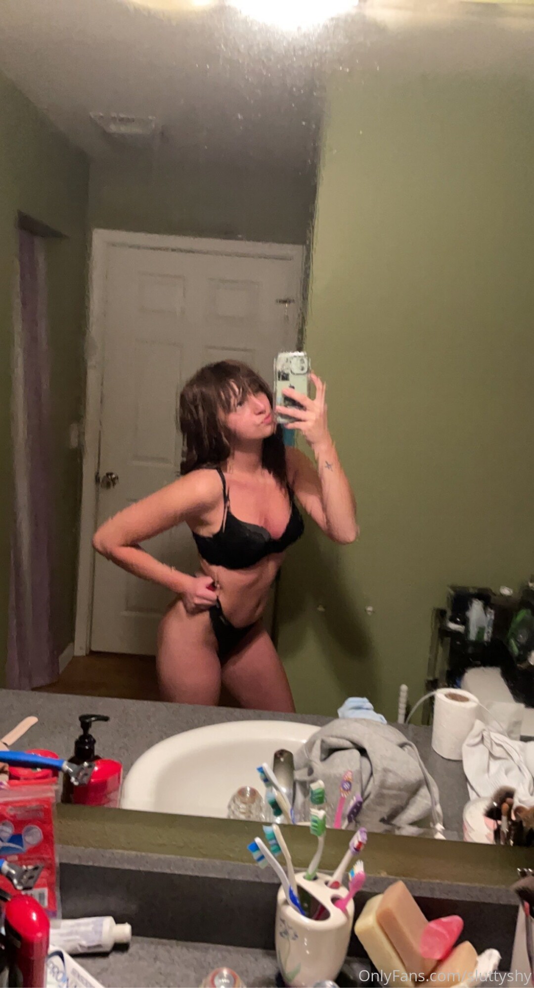 Alasti lekkinud OnlyFans-i pilt Sluttyshy #40