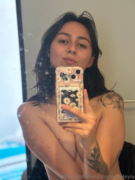Vikaleyla OnlyFans 유출 누드 사진