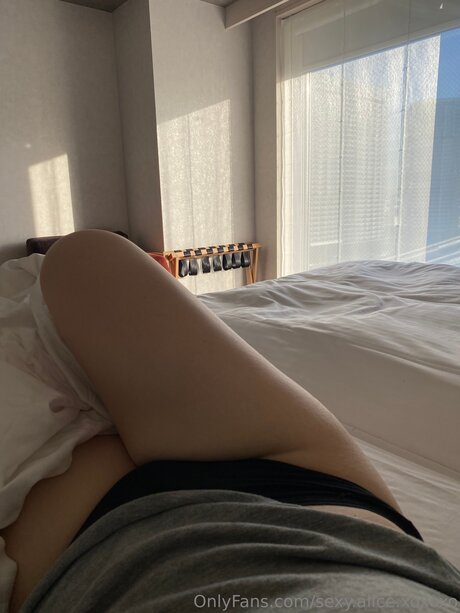 Naken läckt OnlyFans-bild av Sexy Alice Xoxoxo