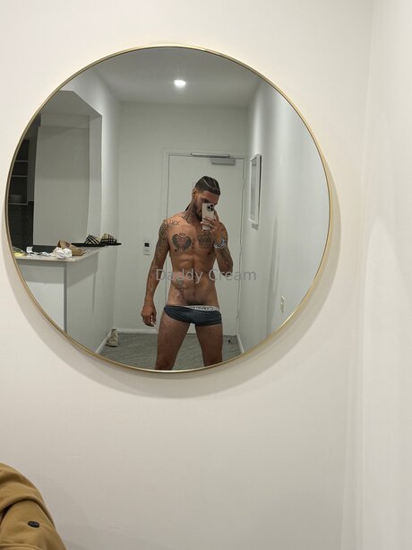Naken lekkede OnlyFans-bilde av Daddycream