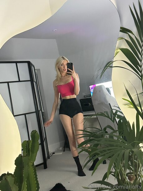 Alaston vuotanut OnlyFans-kuva Arioftv