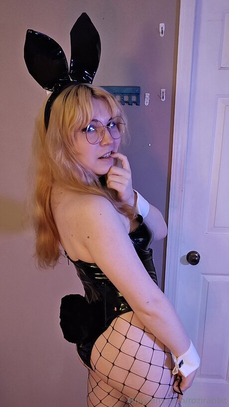 Foto di nudo di fuga di OnlyFans di Rozirabbit