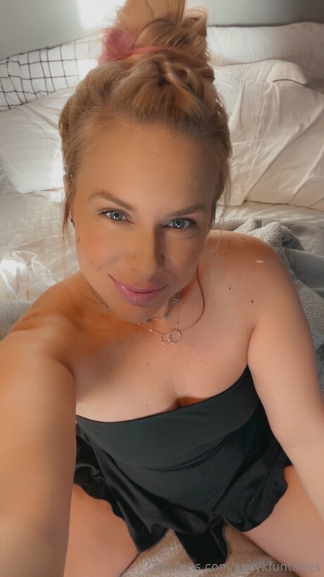Naken läckt OnlyFans-bild av Sexykfuntimes