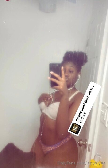 Photo nue de fuite OnlyFans de Ispyniyaa