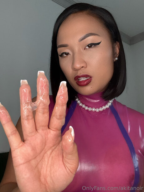 Nahá fotka uniklých OnlyFans od Akitanoire