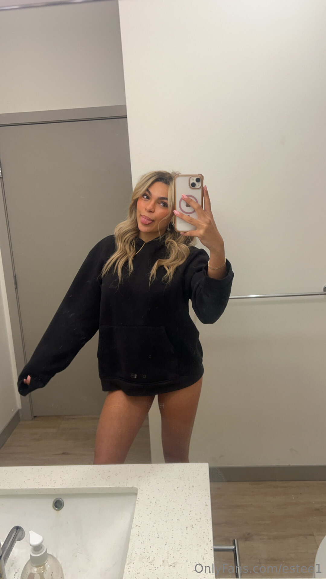 Nøgent lækket OnlyFans-billede af Estee1 #19