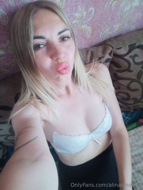 Naakte gelekte OnlyFans-foto van Alinazineeva
