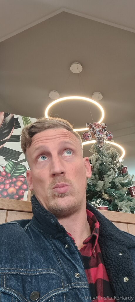 Naken läckt OnlyFans-bild av Lukehardy