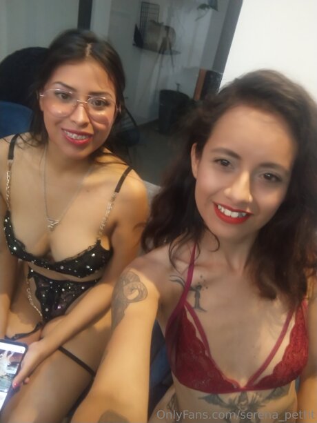 Naken lekkede OnlyFans-bilde av Serena Pettit