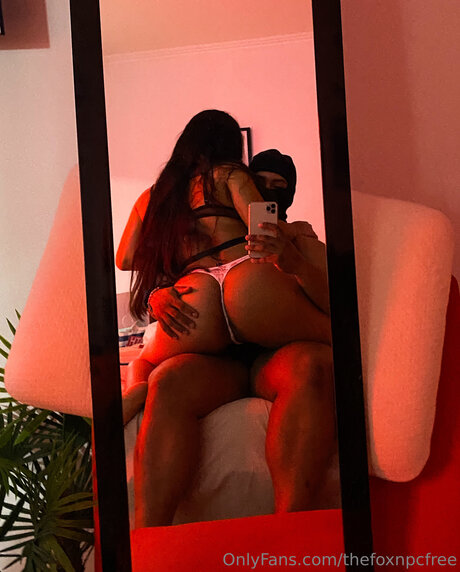 Naakte gelekte OnlyFans-foto van Thefoxnpcfree