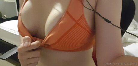 Naakte gelekte OnlyFans-foto van Planet Bella