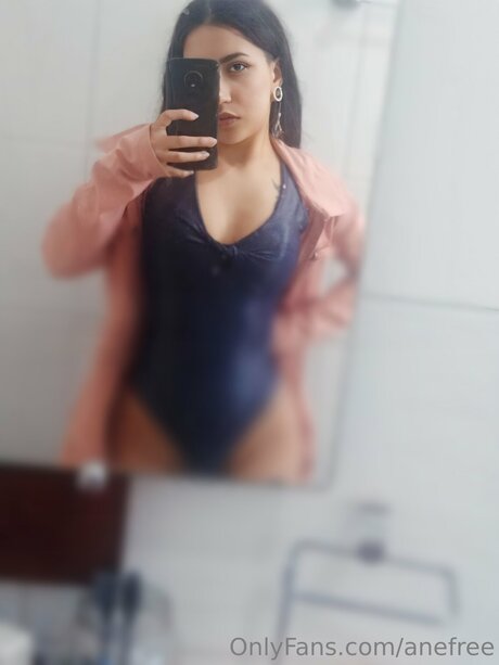 Naken läckt OnlyFans-bild av Anefree