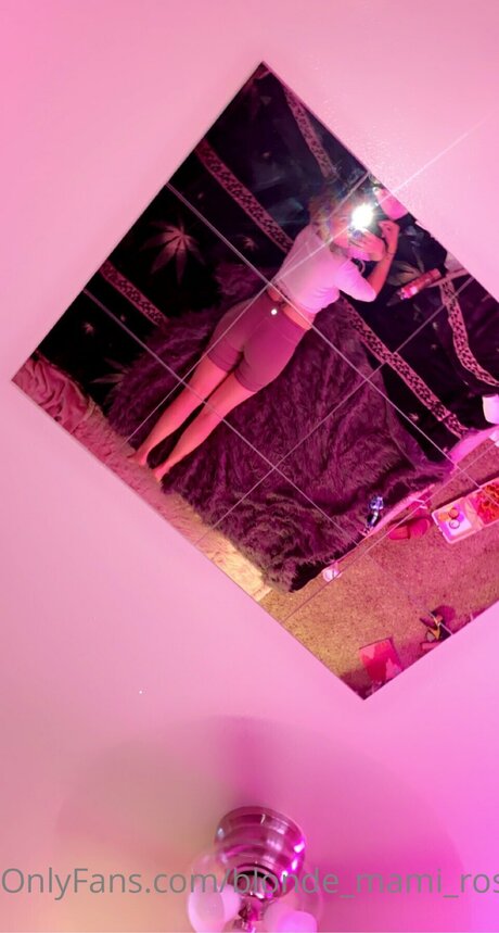 Blonde Mami Rose