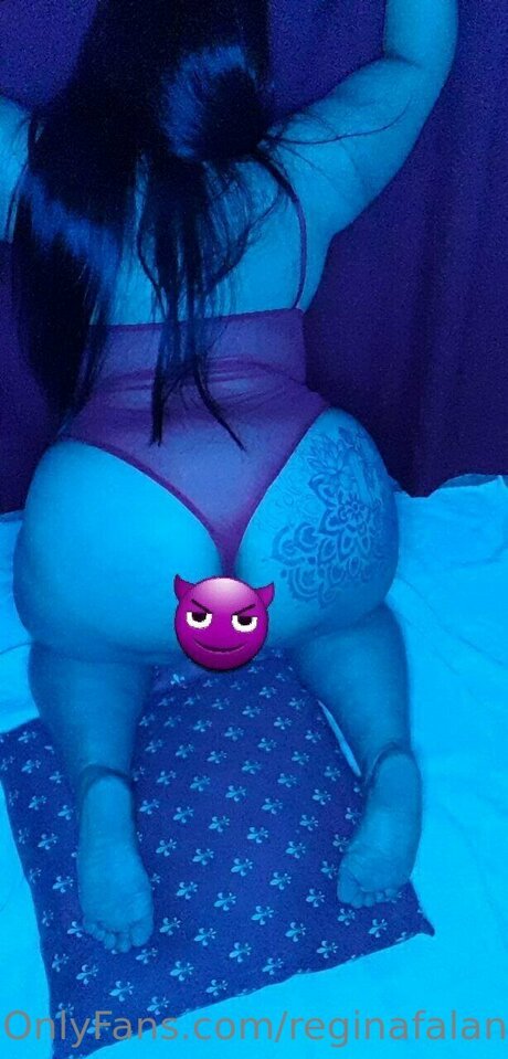 Alasti lekkinud OnlyFans-i pilt Reginafalange