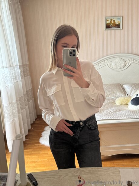 Naakte gelekte OnlyFans-foto van Lolly Kinks