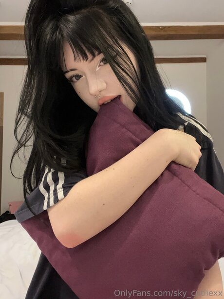 Naken läckt OnlyFans-bild av Sky Cutiiexx