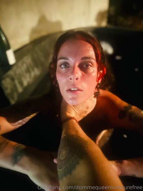 Foto di nudo di fuga di OnlyFans di Dommequeenlunalurefree