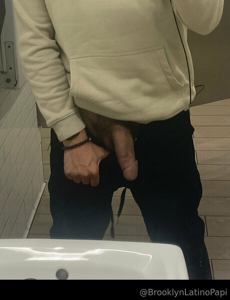 Nacktes geleaktes OnlyFans-Foto von Brooklynlatinopapi