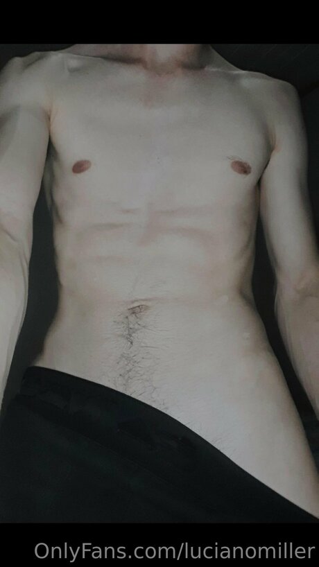 Naakte gelekte OnlyFans-foto van Lucianomiller