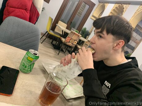 Nahá fotka uniklých OnlyFans od Alexitwink19