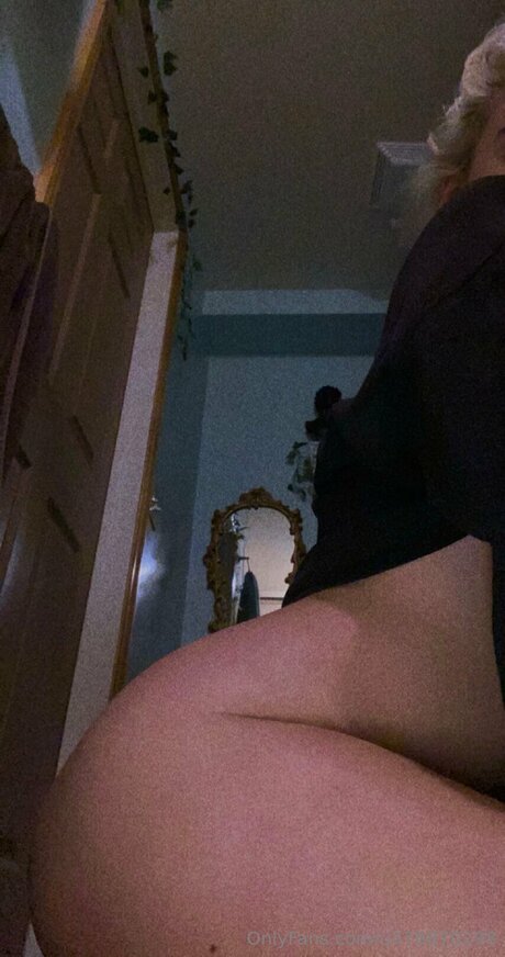 Naken lekkede OnlyFans-bilde av Hunnybunny669