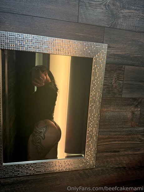 Nahá fotka uniklých OnlyFans od Beefcakemami
